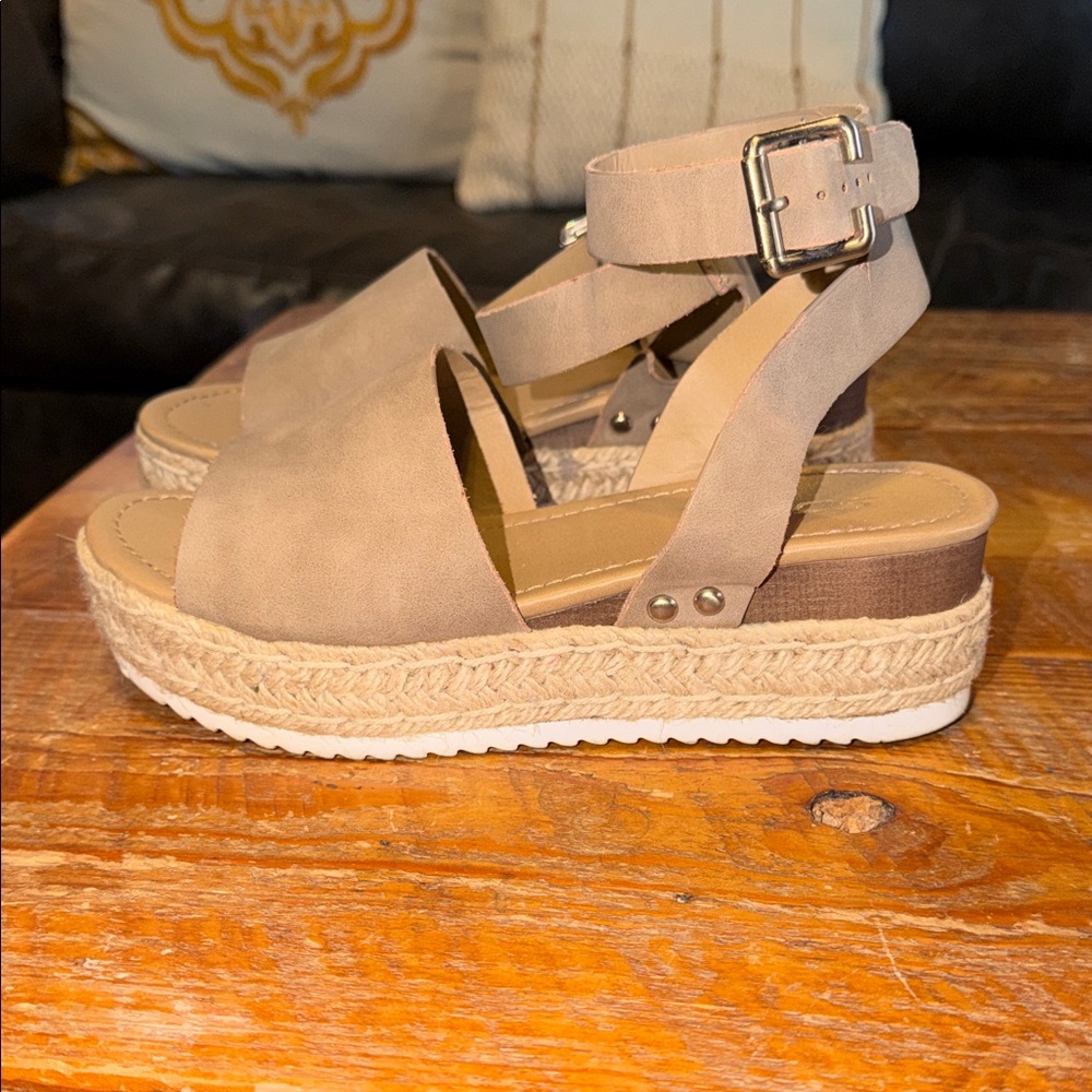 Soda Beige Open-Toe Ankle-Strap Espadrille Sandals - Picture 2 of 3